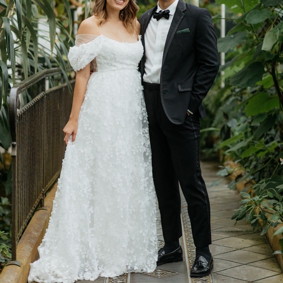 Willowby by Watters Lilia Puff-Sleeve Lace Empire Wedding Gown - Picture 12 of 12